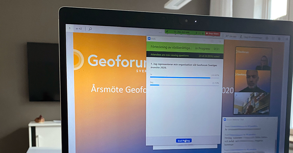 Laptop med Geoforums digitala årsmöte